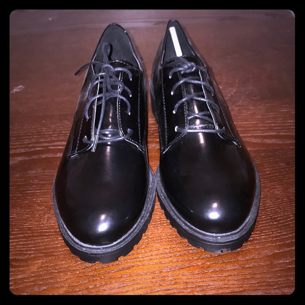 Patent leather shoes